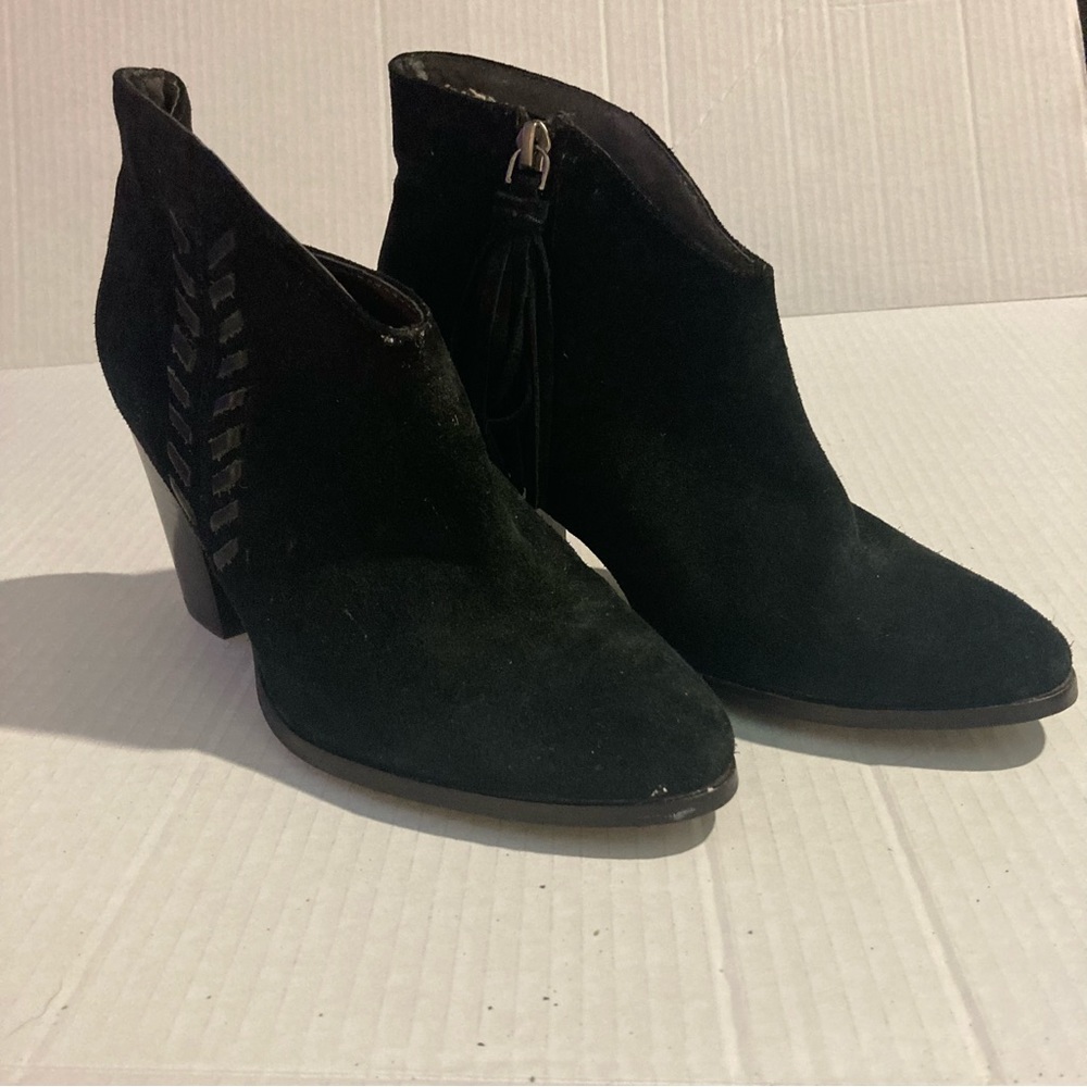 Lien Do, Women’s size 6.5, Black Suede, w/inside zipper tassels, EUC